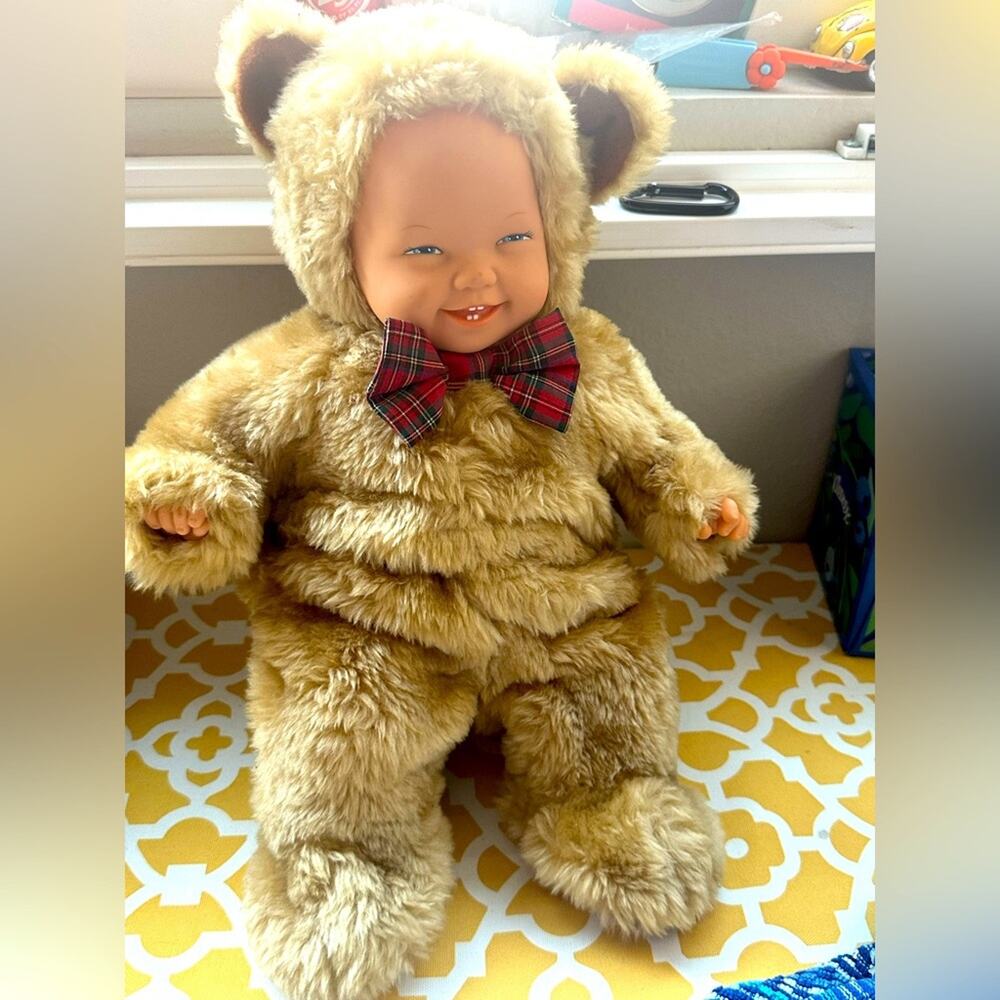 1997 Vintage ANNE GEDDES DOLL BEAR OUTFIT LARGER DOLL 15". See Video Volume Up